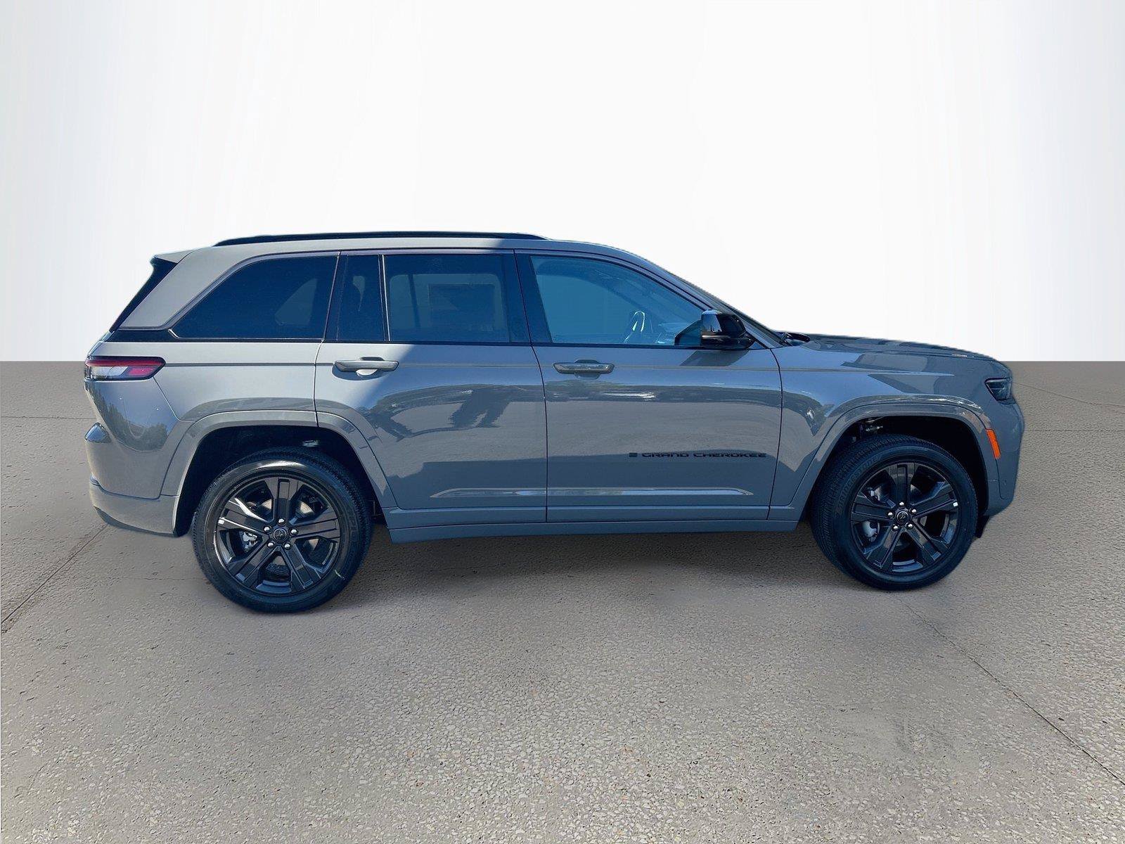 New 2027 Jeep Grand Cherokee Limited AWD/4WD image 3