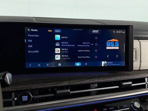 Used 2025 Hyundai Santa Fe Limited FWD image 20