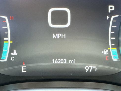 Used 2026 Chrysler Pacifica Limited FWD image 15