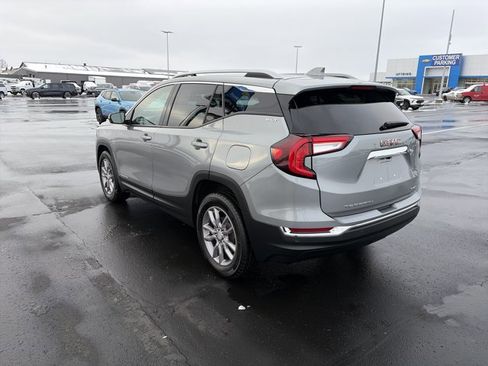 Used 2024 GMC Terrain SLT w/ Infotainment Package II image 7