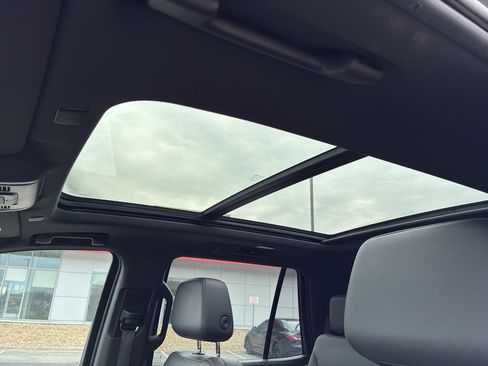 Used 2021 Chevrolet Tahoe Z71 w/ Z71 Signature Package image 7