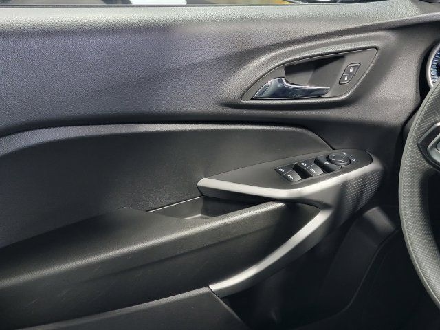 Certified 2024 Chevrolet Trax LS w/ LS Convenience Package FWD image 22