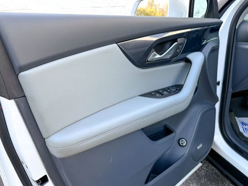 Used 2019 Chevrolet Blazer LT w/ Sound & Technology Package AWD/4WD image 17