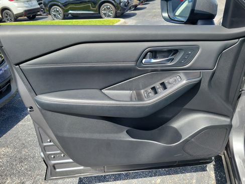 Certified 2025 Nissan Rogue SL w/ SL Premium Package FWD image 10