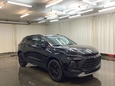 Used 2023 Chevrolet Blazer LT w/ Convenience Package FWD image 3
