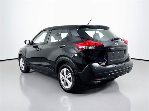 Used 2020 Nissan Kicks S image 6