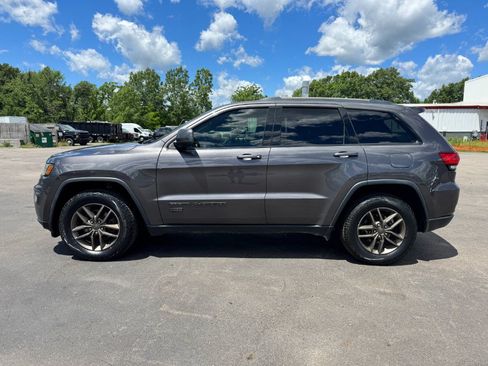 Used 2017 Jeep Grand Cherokee Laredo 75th Anniversary AWD/4WD image 2
