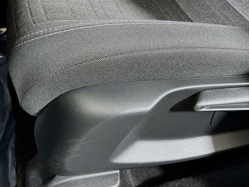 Used 2025 Honda HR-V LX image 17