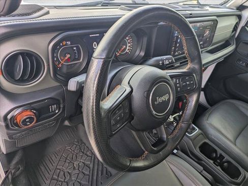 Used 2025 Jeep Gladiator Mojave w/ Convenience Group AWD/4WD image 10