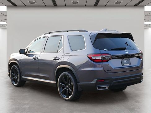 Used 2025 Honda Pilot Black Edition image 4