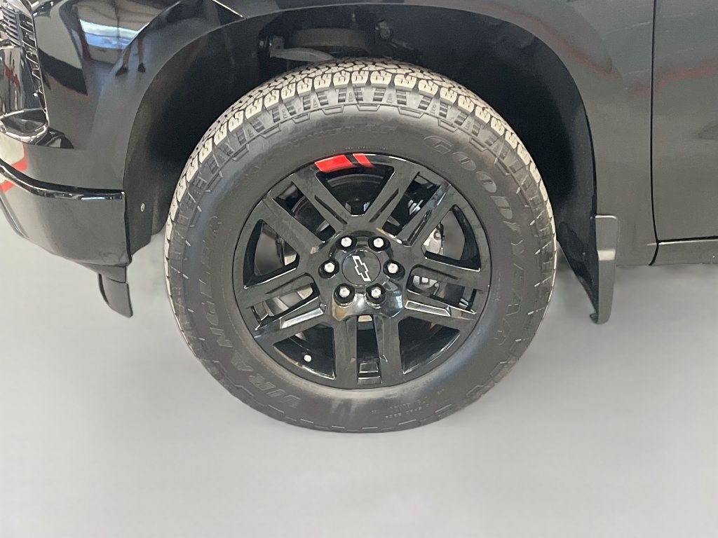 Used 2024 Chevrolet Silverado 1500 RST w/ Redline Edition AWD/4WD image 32