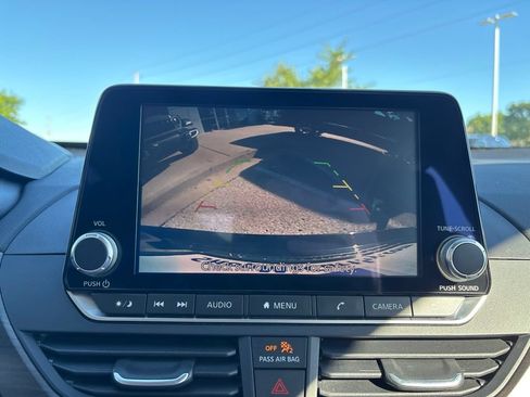 Used 2025 Nissan Altima 2.5 SV FWD image 5