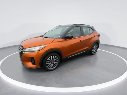 Used 2023 Nissan Kicks SR w/ SR Premium Package FWD image 4