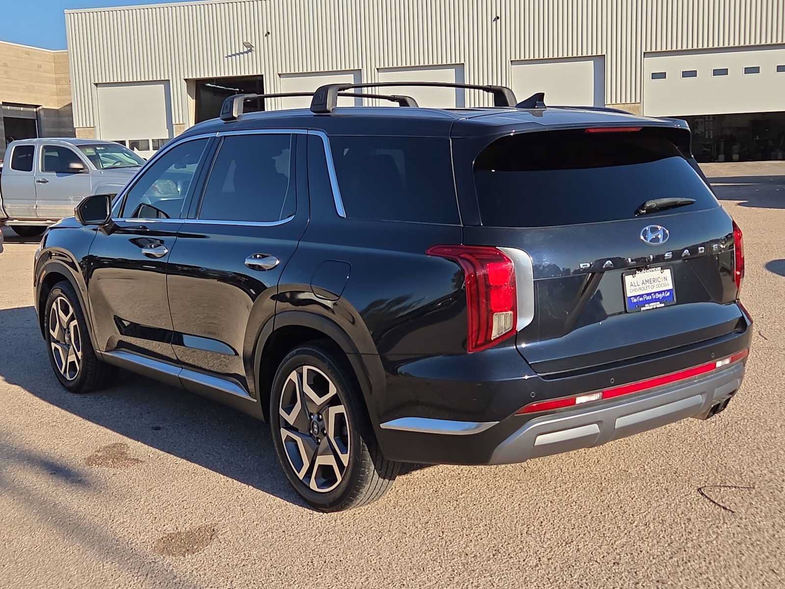 Used 2023 Hyundai Palisade Limited FWD image 6