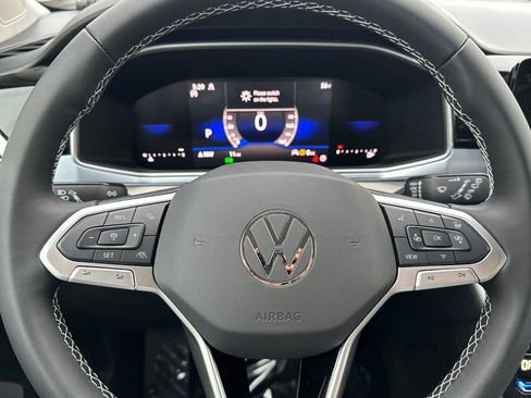 New 2026 Volkswagen Taos SE image 22