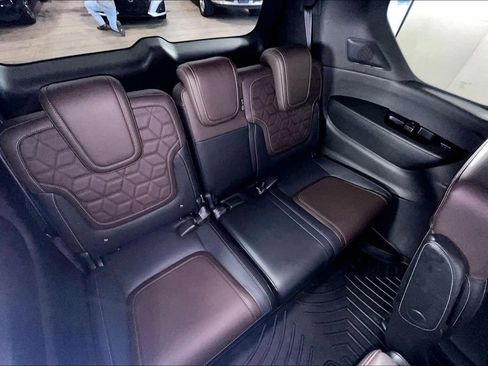 Used 2025 Nissan Armada Platinum Reserve AWD/4WD image 38