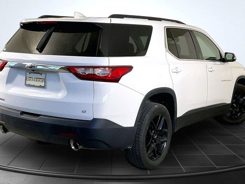 Used 2020 Chevrolet Traverse LT FWD image 2
