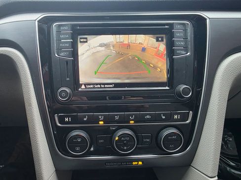 Used 2017 Volkswagen Passat 1.8T R-Line w/ R-Line Lighting Package image 12