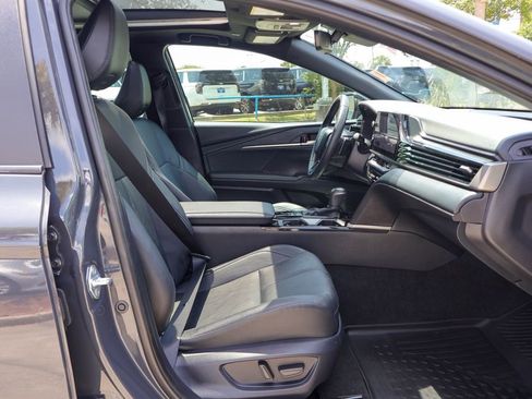 Used 2025 Toyota Camry XSE FWD image 9