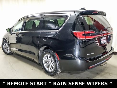 Used 2023 Chrysler Pacifica Touring-L image 5