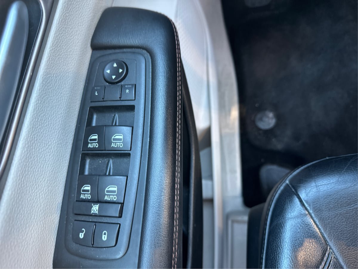 Used 2018 Chrysler Pacifica Touring-L Plus FWD image 16