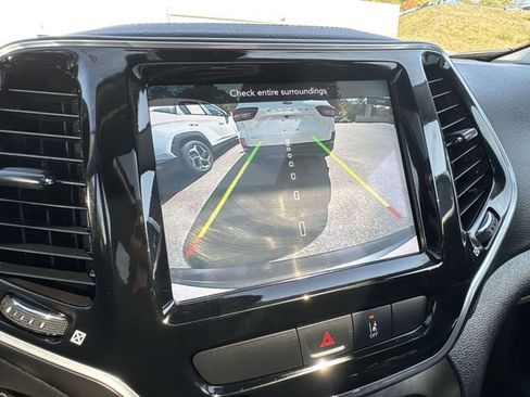 Used 2022 Jeep Cherokee Limited image 17