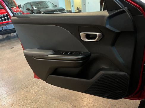 Used 2025 Kia K4 LXS image 18