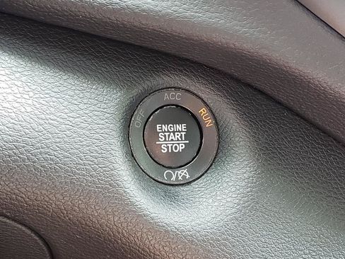 Used 2019 Jeep Cherokee Latitude Plus AWD/4WD image 22