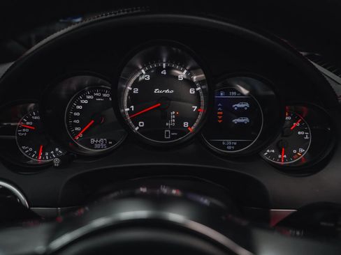 Used 2015 Porsche Cayenne Turbo image 60