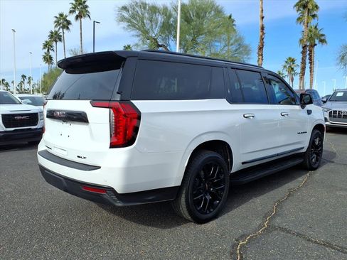 Used 2023 GMC Yukon XL SLT w/ SLT Premium Package image 5