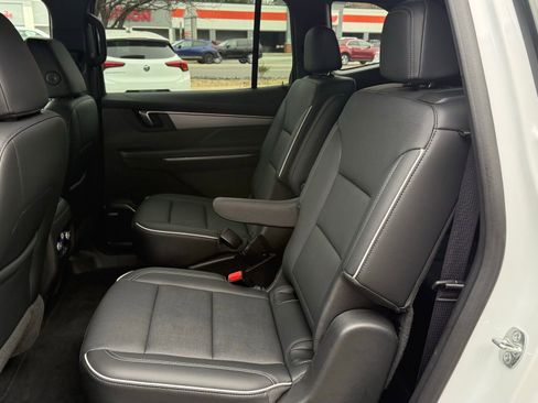 Used 2025 Buick Enclave Preferred image 27