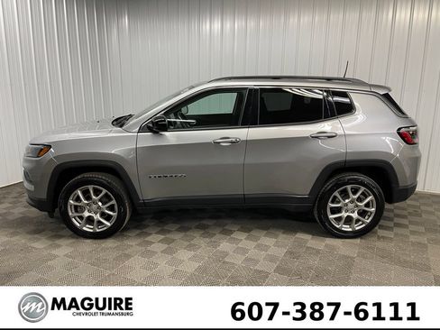 Used 2022 Jeep Compass Latitude AWD/4WD image 7