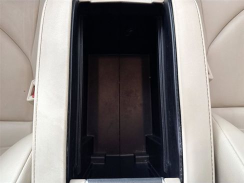 Certified 2023 Toyota Highlander XLE image 37