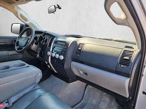 Used 2010 Toyota Tundra 4x4 CrewMax image 19