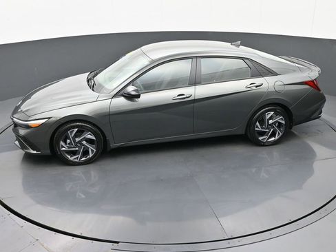 Certified 2025 Hyundai Elantra Sport image 41