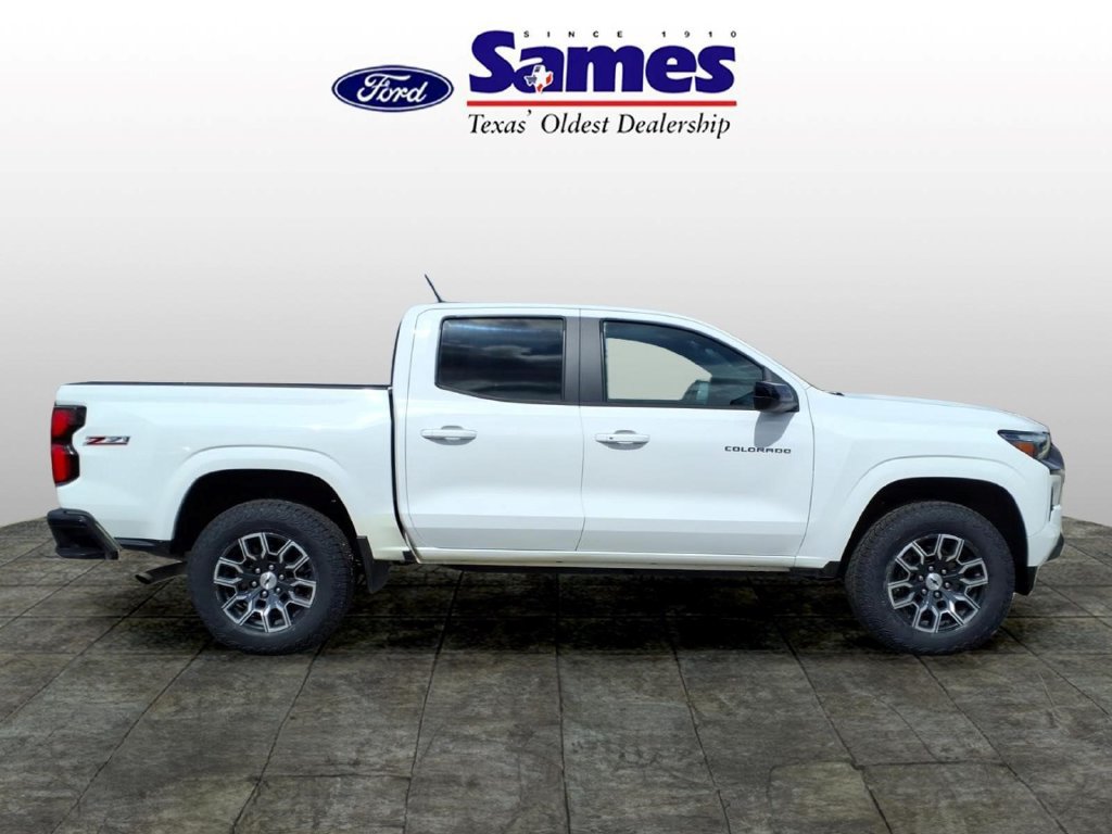 Used 2023 Chevrolet Colorado Z71 w/ Advanced Trailering Package AWD/4WD image 3