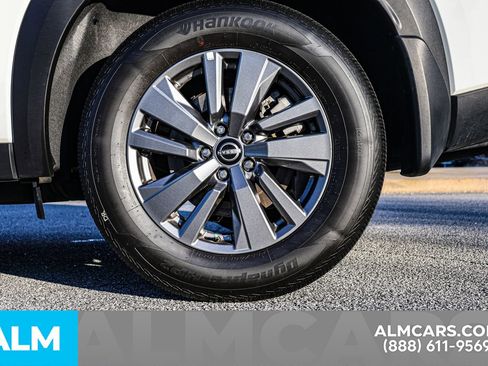 Used 2025 Nissan Pathfinder S image 17