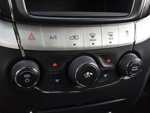 Used 2018 Dodge Journey SE w/ Blacktop Package FWD image 14