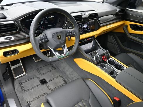 Used 2025 Lamborghini Urus SE AWD/4WD image 4