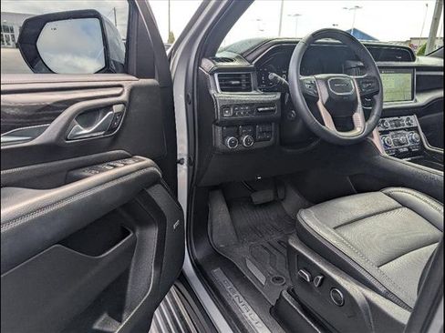 Used 2024 GMC Yukon XL Denali w/ Advanced Technology Package image 6