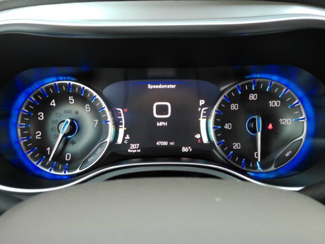 Used 2025 Chrysler Pacifica Limited FWD image 46