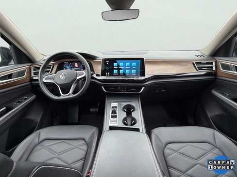 Used 2024 Volkswagen Atlas SE image 18