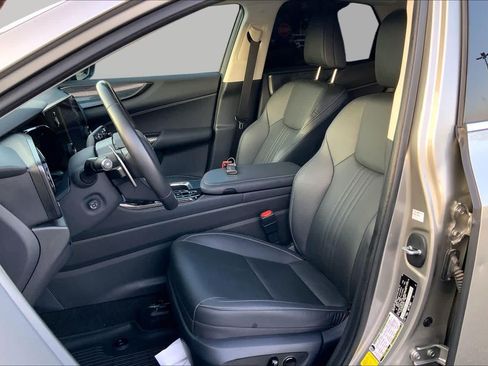 Used 2025 Lexus NX 250 FWD w/ Accessory Package (2T) image 8