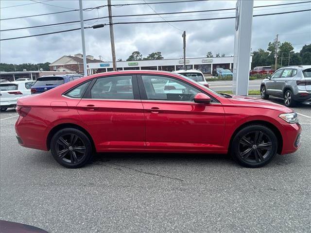 Certified 2023 Volkswagen Jetta SE w/ Panoramic Sunroof Package FWD image 4