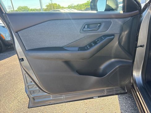 Used 2023 Nissan Rogue S FWD image 13