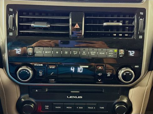 Certified 2022 Lexus GX 460 Luxury w/ Off Road Package image 16