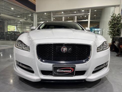 Used 2016 Jaguar XJ R-Sport RWD image 28