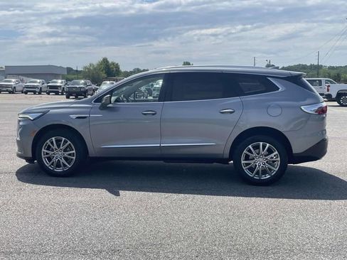 Used 2023 Buick Enclave Essence w/ Experience Buick Package AWD/4WD image 7