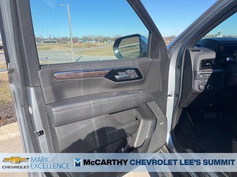 New 2025 Chevrolet Suburban Premier image 25