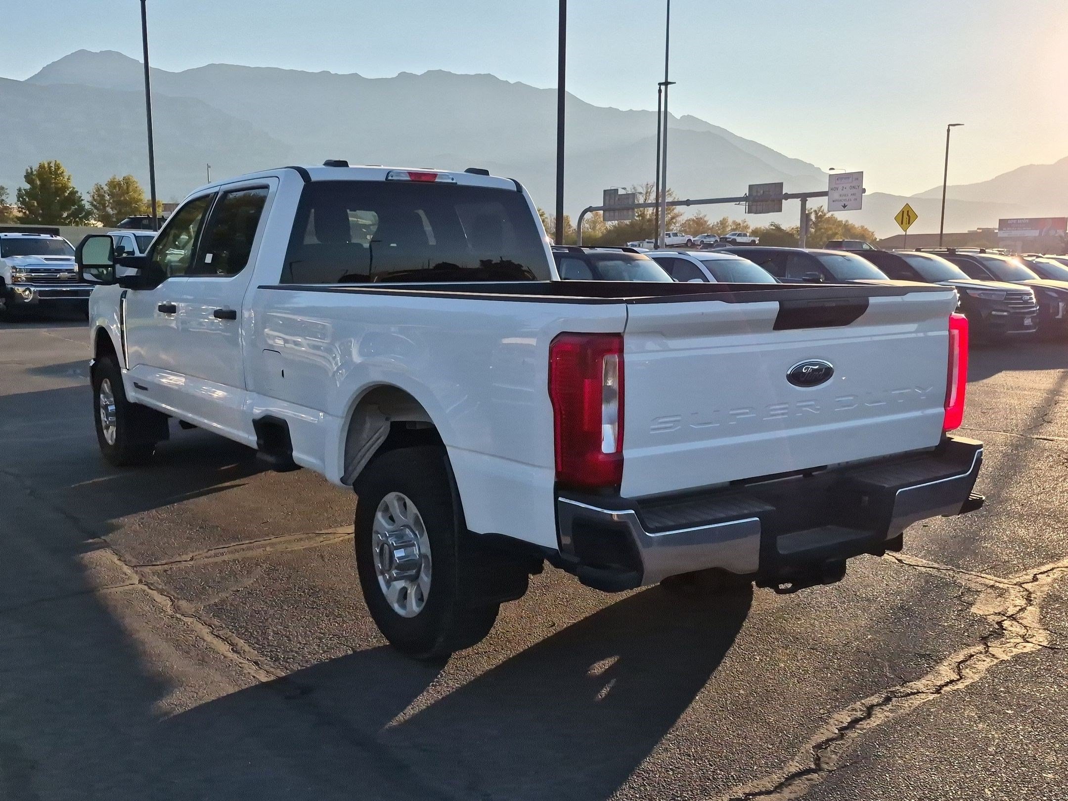 Used 2024 Ford F350 XLT w/ FX4 Off-Road Package AWD/4WD image 9